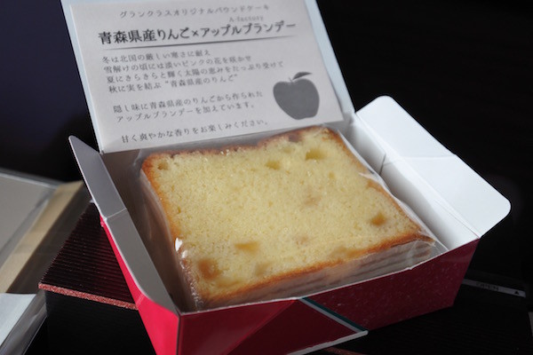 青森産りんごXアップルブランデーのケーキ