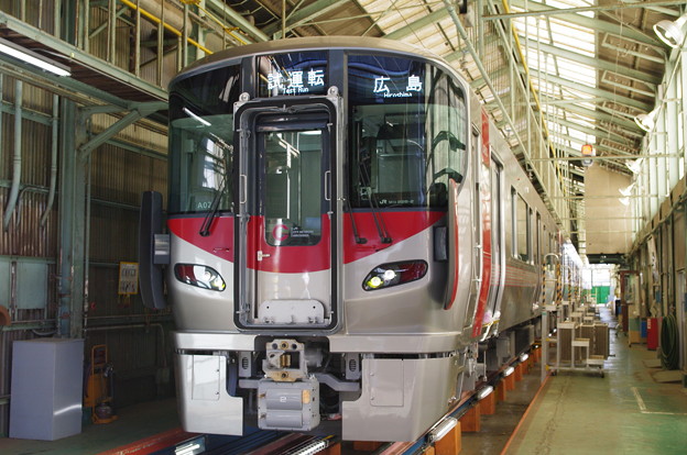 Photos: JR西日本新型車両227系