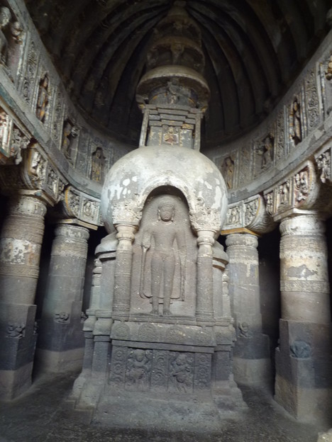ｱｼﾞｬﾝﾀｰ第19窟ストｳーパ Stupa with standing Buddha,Ajanta